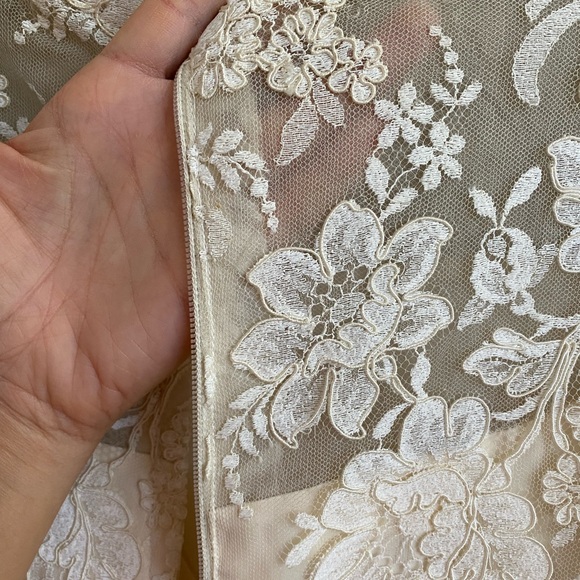 1950s-1960s Vintage Harzfeld’s Wedding Dress Size 8, lace, sheer portions - Picture 11 of 16